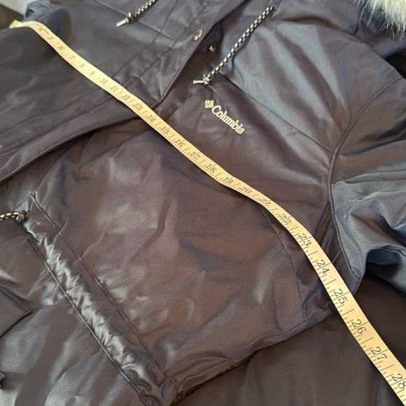 Columbia Women's Navy Parka with Faux Fur Hood - Picture 14 of 16